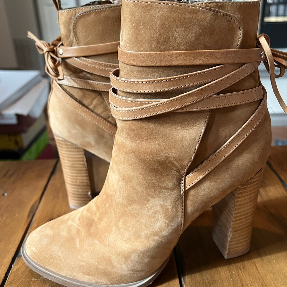 Steve Madden Leather wrap Bootie - 10